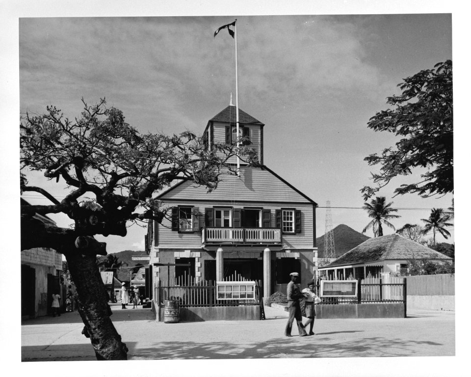 Gouvernementskantoor in Philipsburg, de hoofdstad van St. Maarten, Bestanddeelnr 935-1267