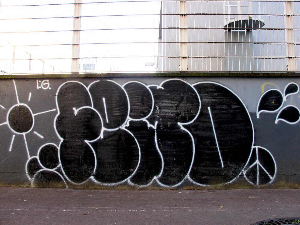 Graffiti à Courbevoie - 3063 01