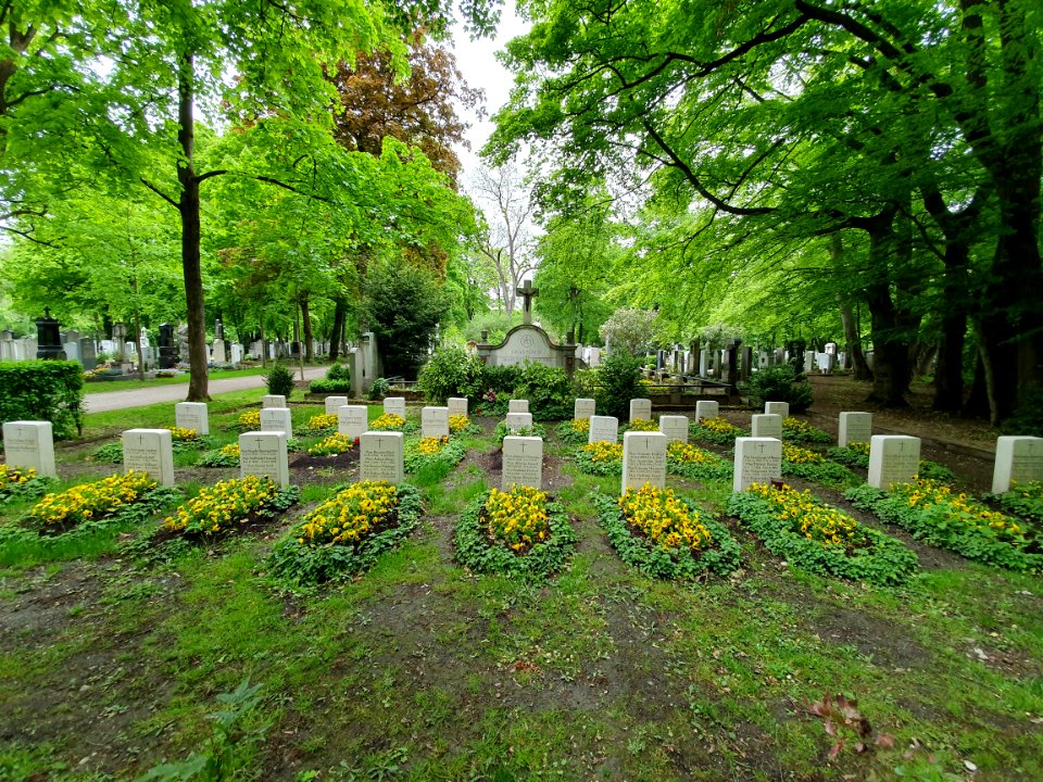 Gräber Ostfriedhof München 13