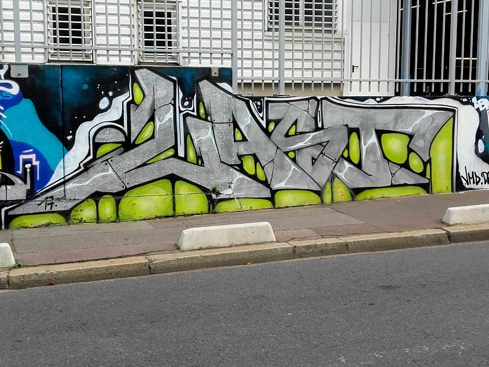 Graffitis à Courbevoie 05