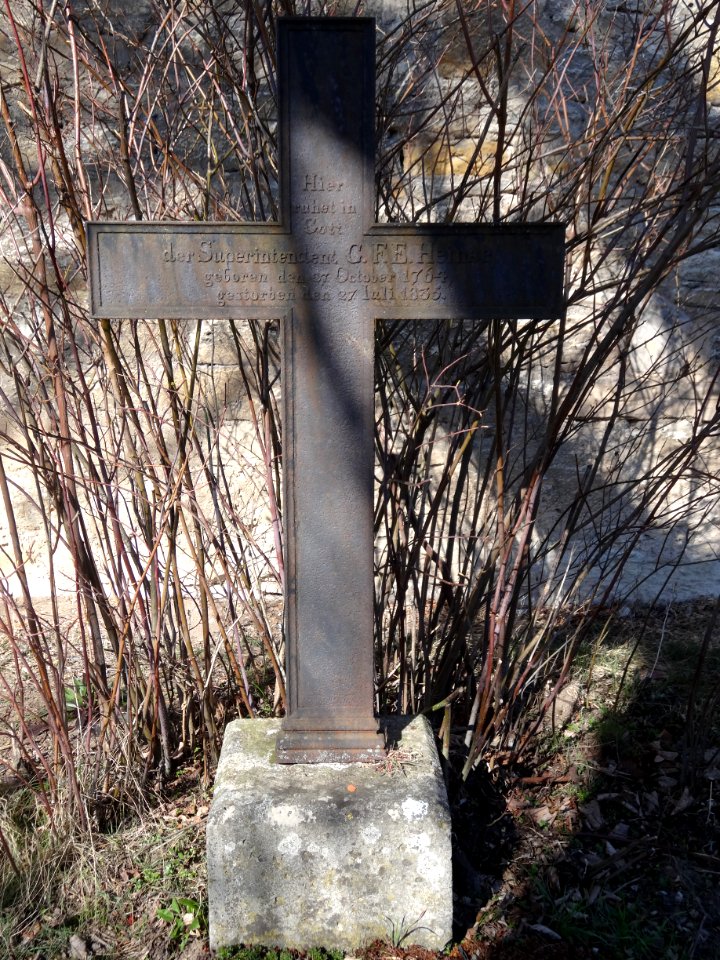 Grabkreuz auf dem Friedhof von Großhettstedt 2