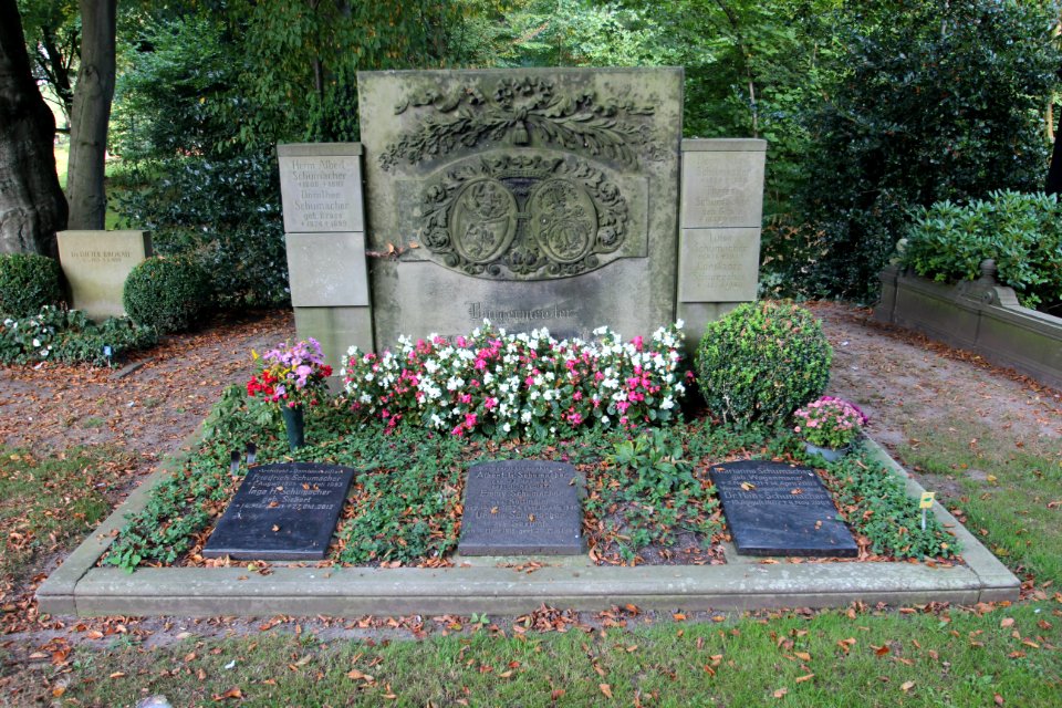 Grabmal Schumacher in Bremen, Riensberger Friedhof