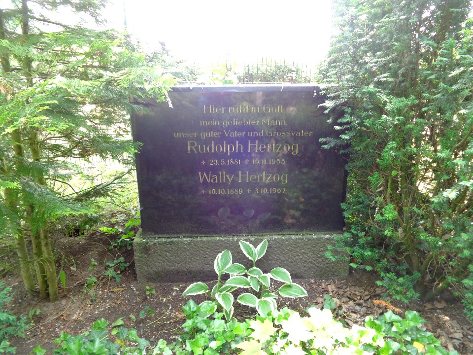 Grab von Rudolph und Wally Hertzog
