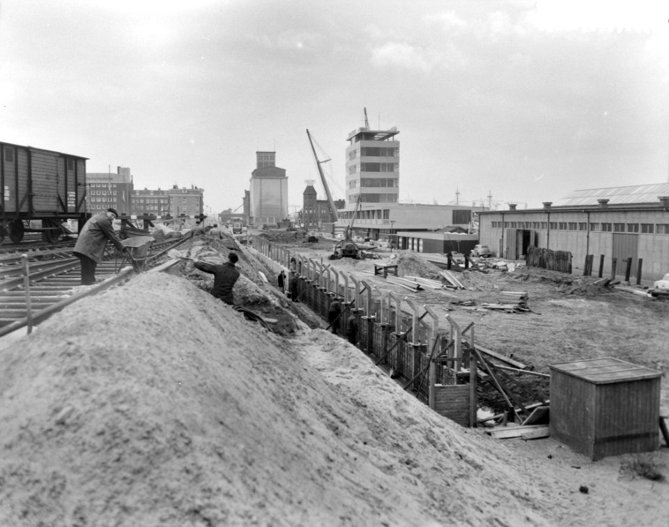 Graanoverslagbedrijf bij de Coenhaven te Amsterdam nadert zijn voltooiing, overz, Bestanddeelnr 912-0688
