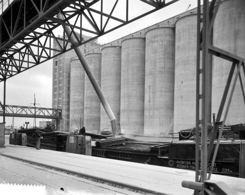 Graanoverslagbedrijf bij de Coenhaven te Amsterdam nadert zijn voltooiing, overz, Bestanddeelnr 912-0687