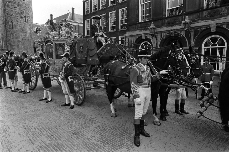 Gouden Koets met paarden op het Binnenhof, Bestanddeelnr 931-0236