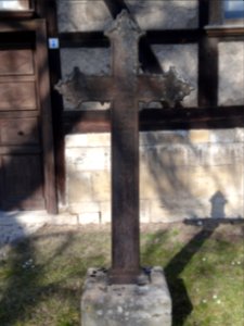 Grabkreuz auf dem Friedhof von Großhettstedt 3