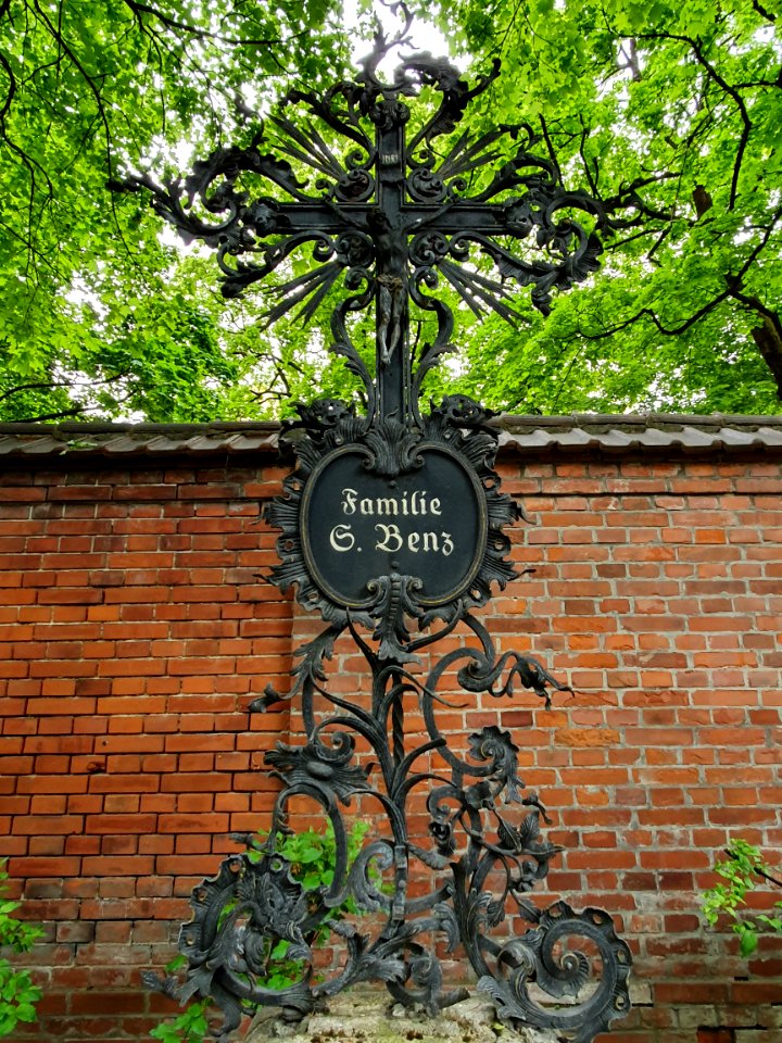 Gräber Ostfriedhof München 6