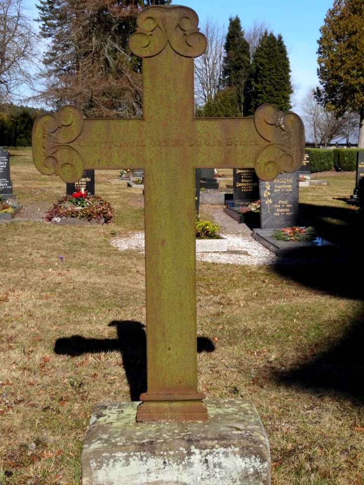 Grabkreuz auf dem Friedhof von Gillersdorf