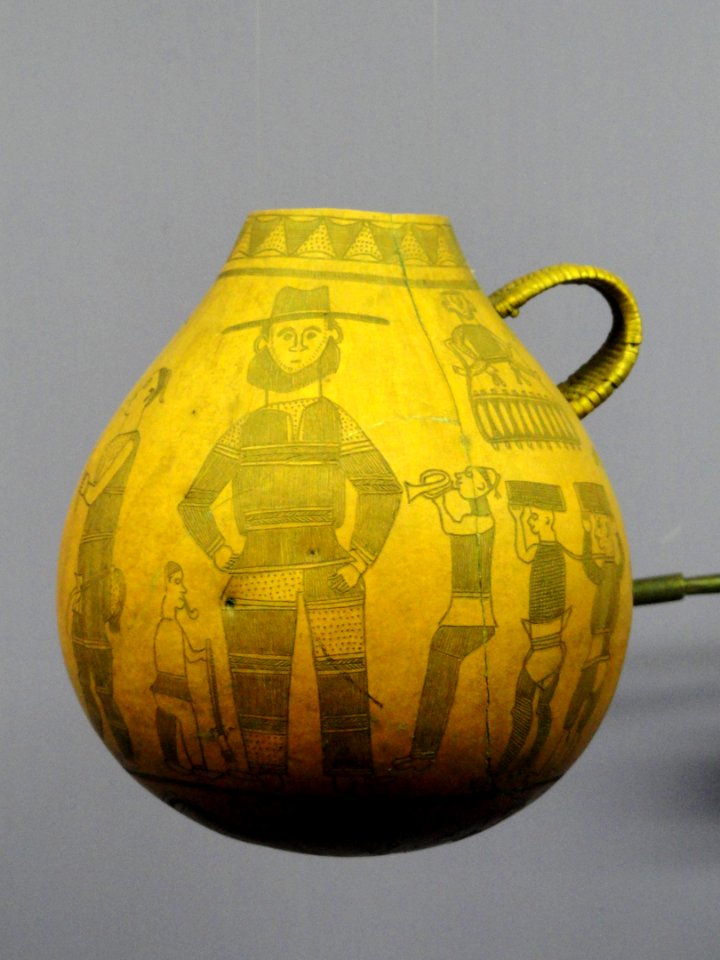 Gourd with caricatures of Europeans, Azande - African objects in the American Museum of Natural History - DSC06009
