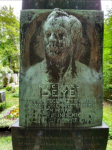 Gräber Ostfriedhof München 3