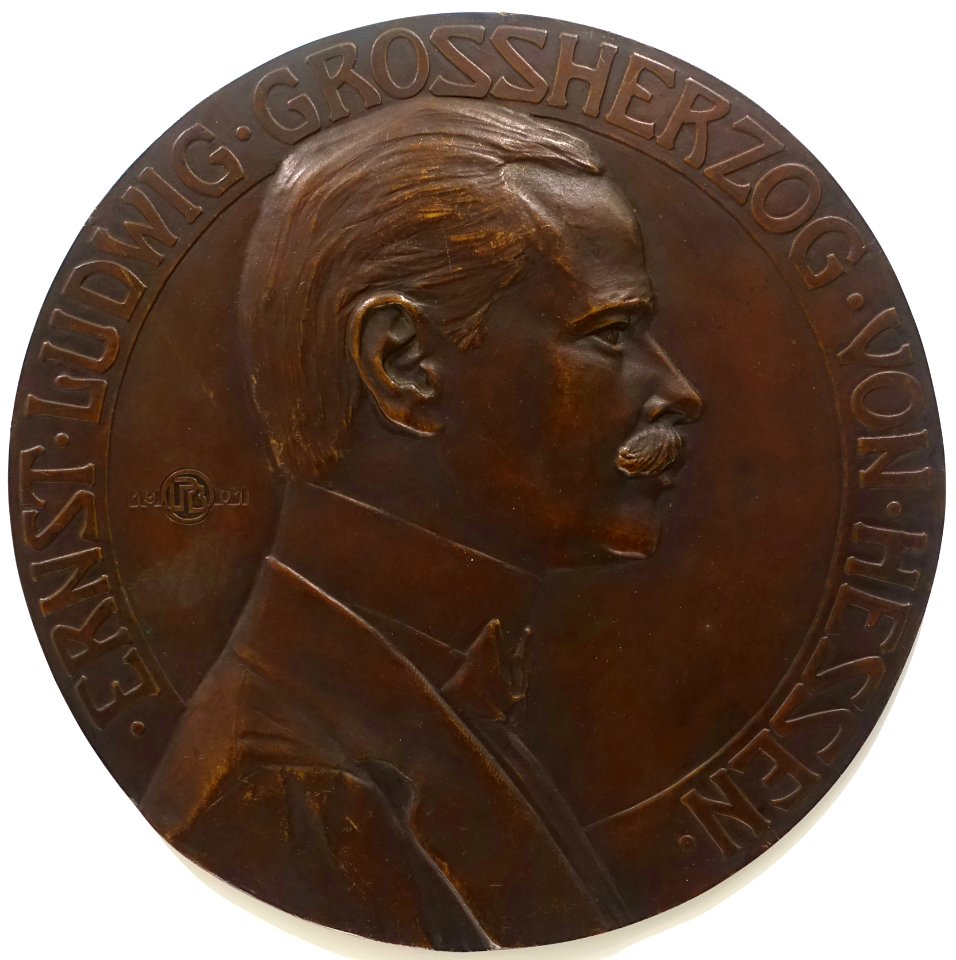 Grand Duke Ernst Ludwig of Hesse and by Rhine, designer Rudolf Bosselt, maker Prageanstalt Carl Poellath, c. 1902, bronze - Museum Künstlerkolonie Darmstadt - Mathildenhöhe - Darmstadt, Germany - DSC06362