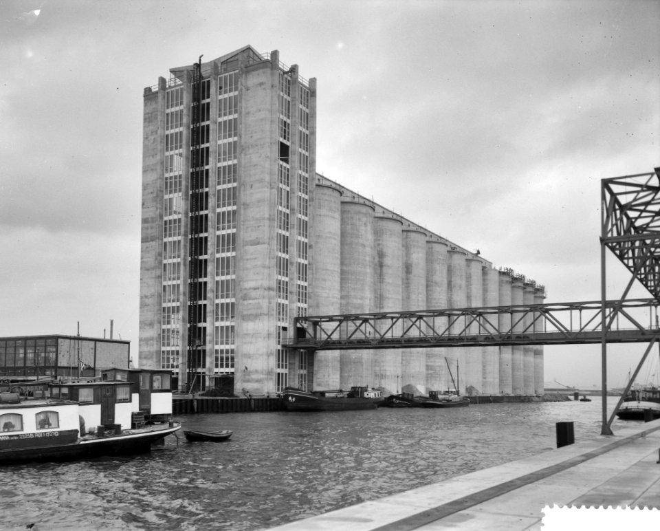 Graanoverslagbedrijf bij de Coenhaven te Amsterdam nadert zijn voltooiing, overz, Bestanddeelnr 912-0685