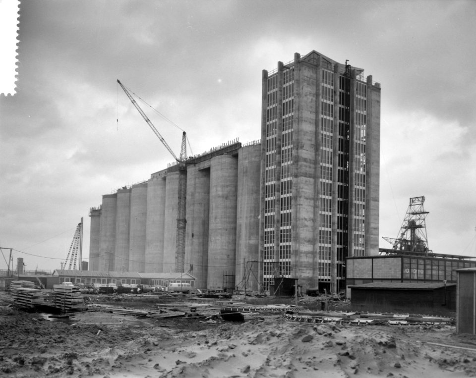 Graanoverslagbedrijf bij de Coenhaven te Amsterdam nadert zijn voltooiing, overz, Bestanddeelnr 912-0686