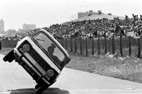 Grand Prix van Nederland, het rennersveld stuntrijden Simca, Bestanddeelnr 916-4703