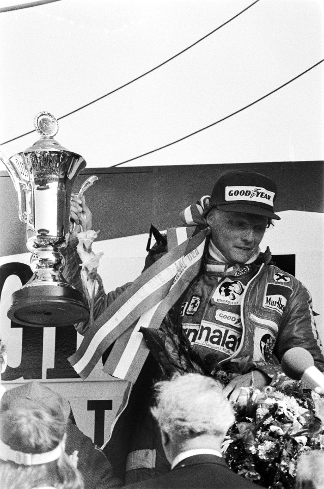 Grand Prix Zandvoort Niki Lauda tijdens huldiging, Bestanddeelnr 929-3238