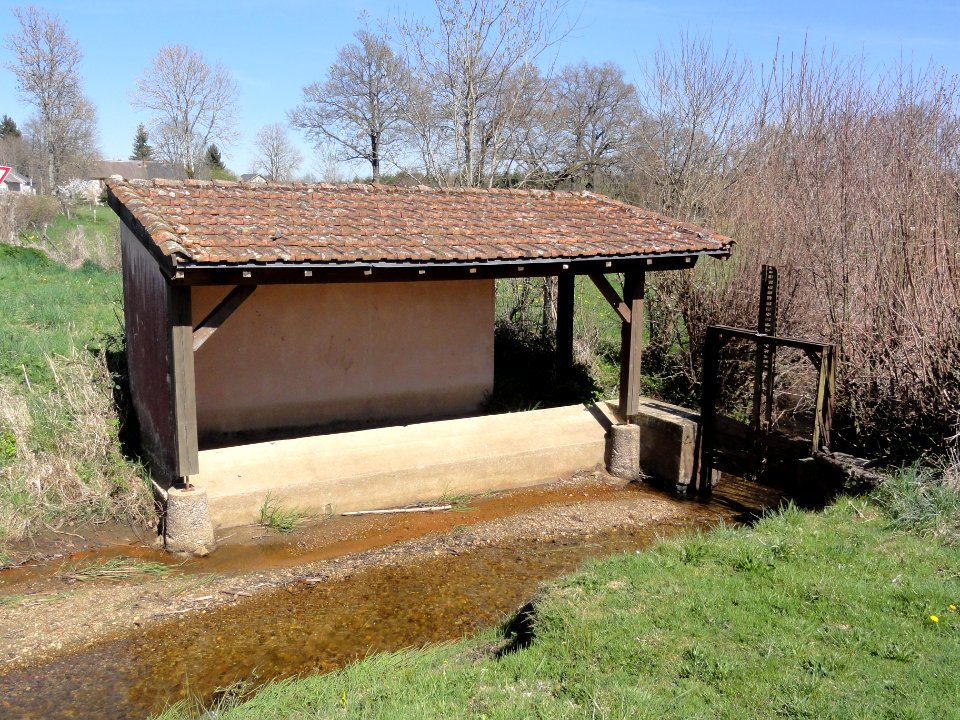 Gouttières (Puy-de-Dôme) lavoir