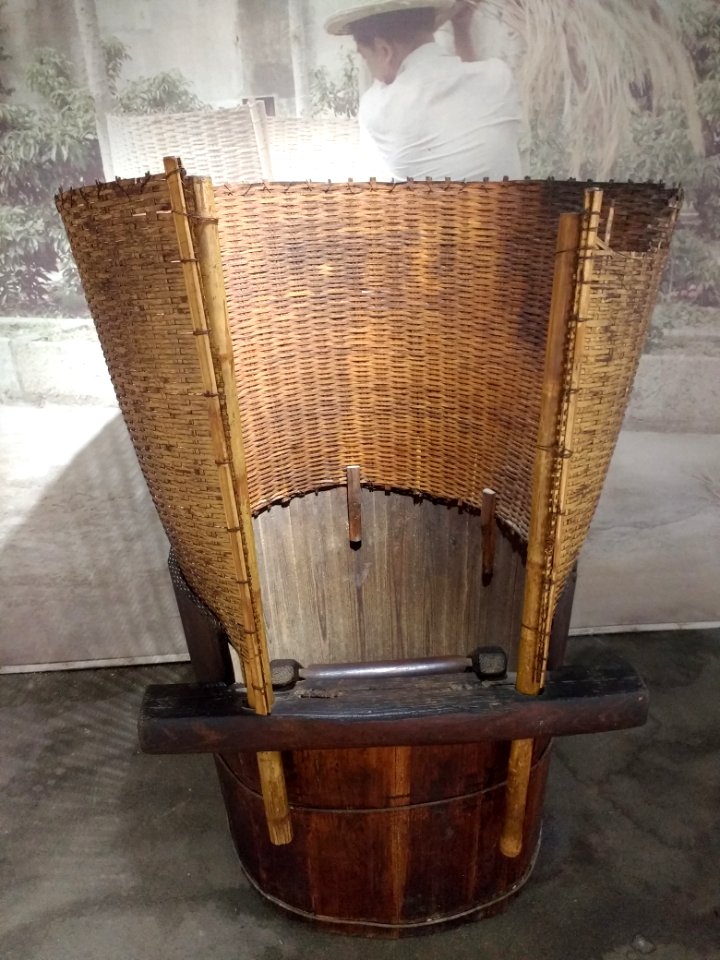 Grain Crushing Machine (Longgang Museum of Hakka Culture)