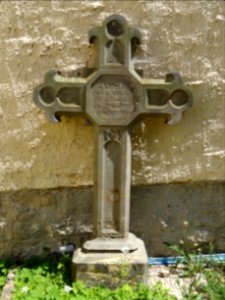Grabkreuz an der Kirche von Niederroßla