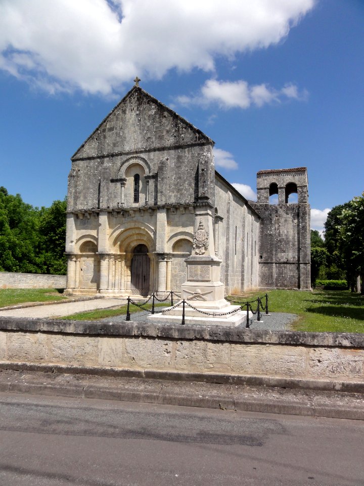 Grandjean (Charente-Maritime) église, extérieur