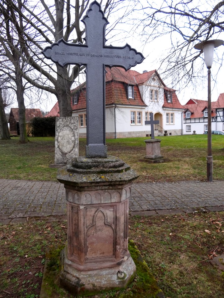 Grabkreuz in Kleinbartloff 2