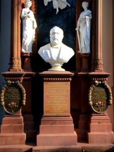 Grabmal Familie Haindl Detail