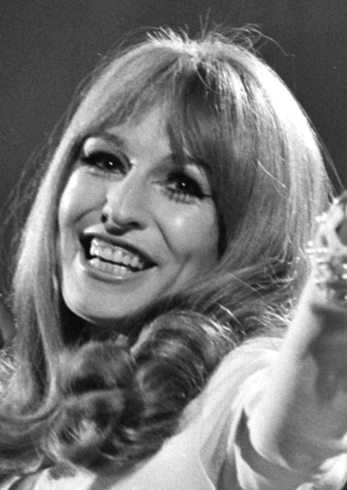 Grand Gala du Disque in RAI Amsterdam. Liesbeth List tijdens optreden, Bestanddeelnr 923-3040 (cropped)
