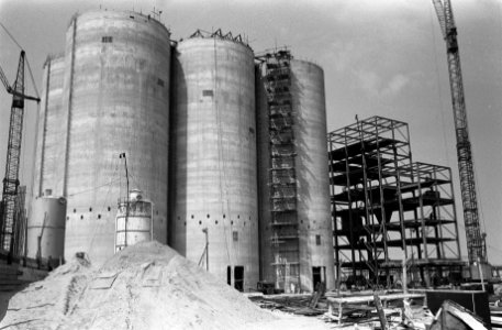 Graansilo in Botlek ingestort, vier arbeiders omgekomen, Bestanddeelnr 915-2530