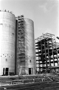 Graansilo in Botlek ingestort, vier arbeiders omgekomen, Bestanddeelnr 915-2528