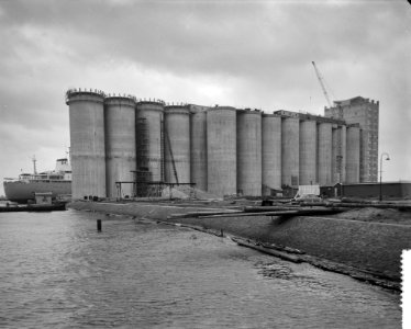 Graanoverslagbedrijf bij de Coenhaven te Amsterdam nadert zijn voltooiing, overz, Bestanddeelnr 912-0689