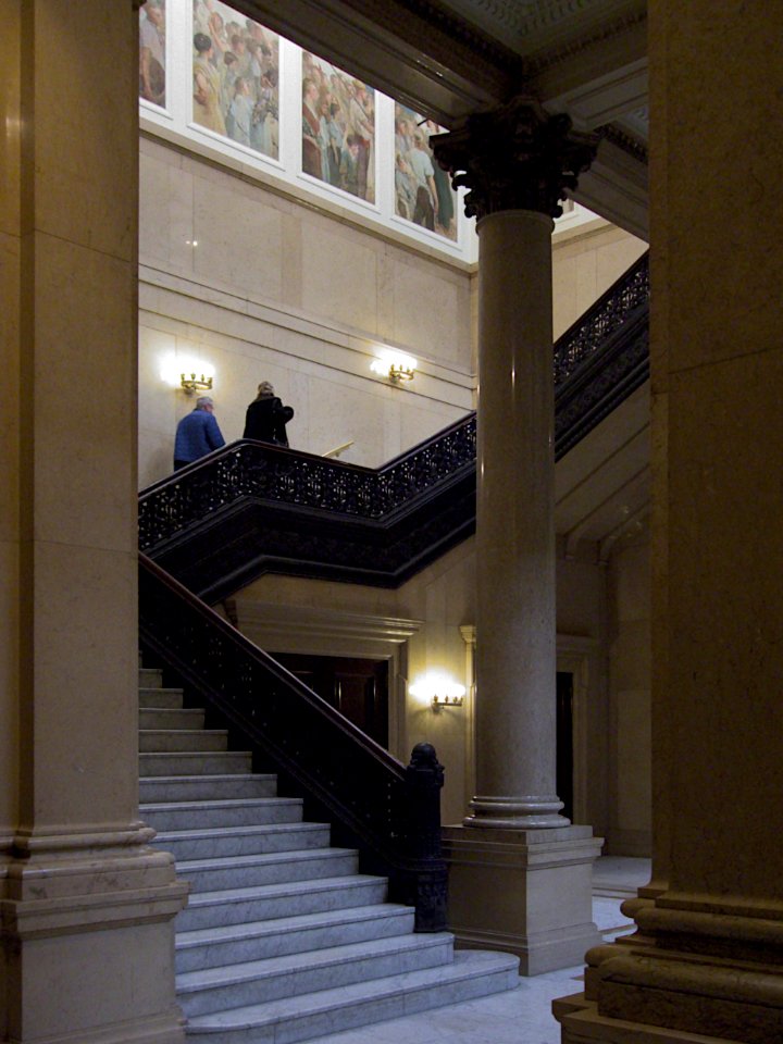 Grand Staircase, Carnegie Museum, Pittsburgh, 2019-12-11, 02