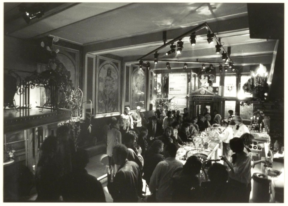 Grand café rest. Maximusin het voormalig Protestants Militair Tehuis aan de Jansweg 32-34. NL-HlmNHA 54032199