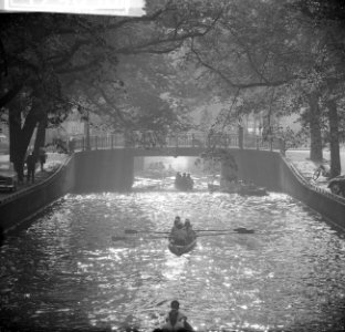 Grachtentocht door Amsterdam. Tegenlicht op de Leidsegracht, Bestanddeelnr 912-9656