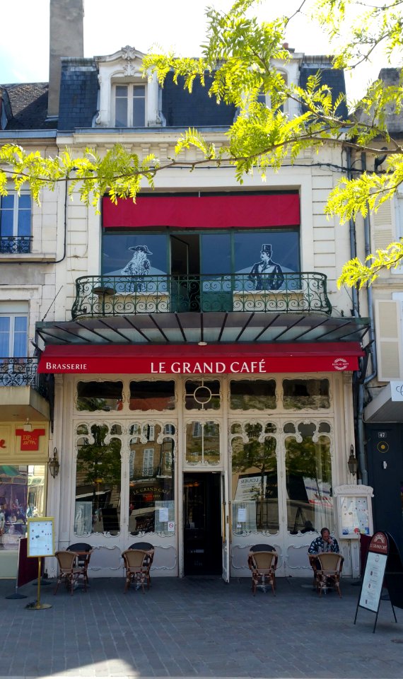 Grand café de Moulins façade avril 2017