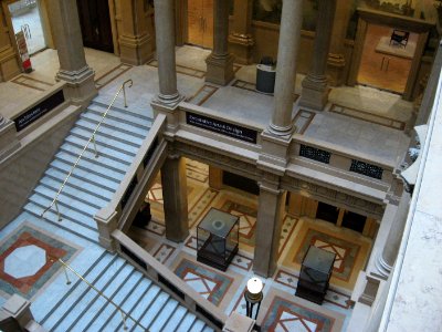 Grand Staircase, Carnegie Museum, Pittsburgh, 2019-12-11, 04