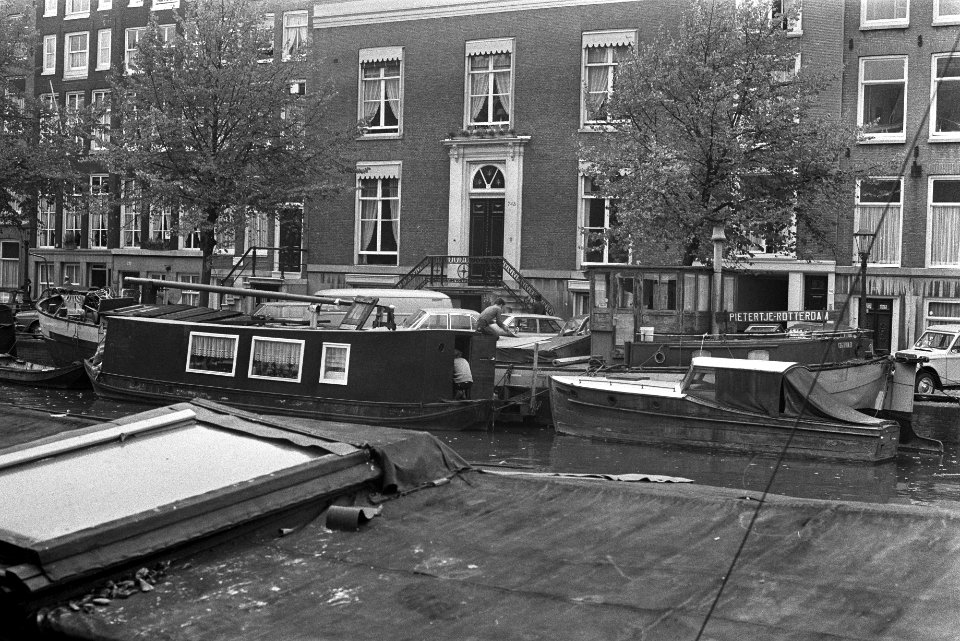 Grachten met en zonder woonboten, Amsterdam, Bestanddeelnr 924-9959