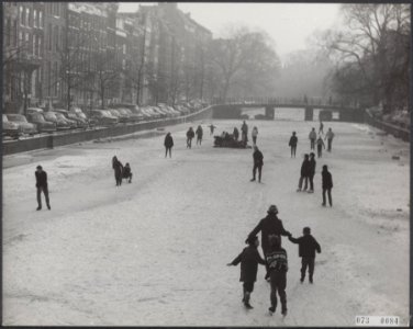 Grachten, schaatsers, winters, Keizersgracht, Bestanddeelnr 073-0084