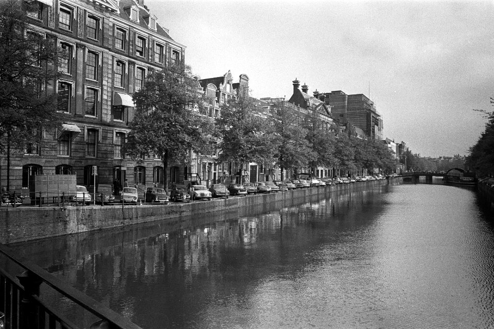 Grachten met en zonder woonboten, Amsterdam, Bestanddeelnr 924-9962