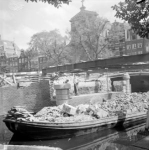 Grachtenpunt Reguliersgracht onder slopershanden. Hier op het punt Prinsengracht, Bestanddeelnr 915-3509