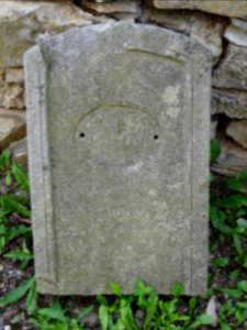 Grabstein an der Kirche in Breternitz, Kaulsdorf 2