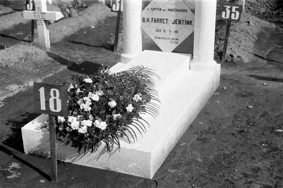 Graf van de kapitein der Marechaussee, B.H. Farret Jentink geb. 19-9-1911, ges…, Bestanddeelnr 4443