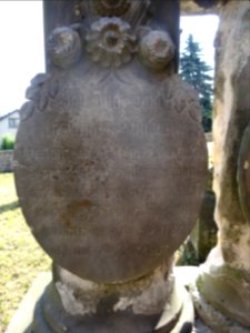 Grabstein neben der Kirche von Bechstedtstraß 1