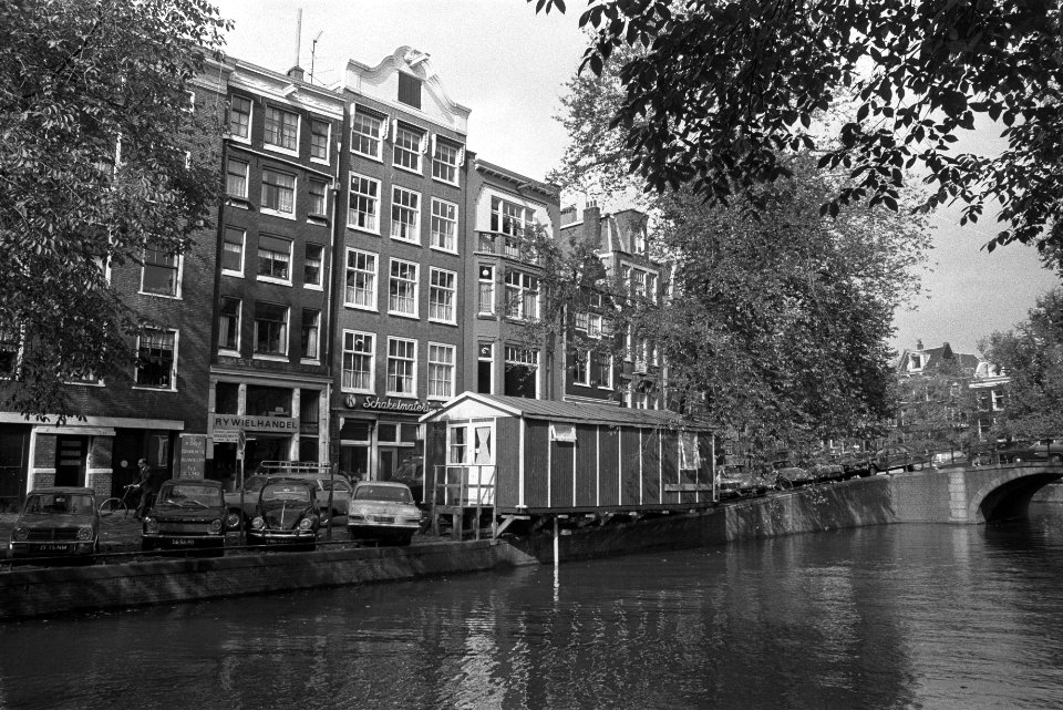 Grachten met en zonder woonboten, Amsterdam, Bestanddeelnr 924-9967