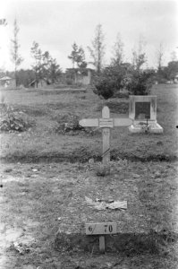 Graf van korp. H. van den Akker, reg.nr. 140707002. 16 comp. AAT (overl. 26-10-1, Bestanddeelnr 483-2-4