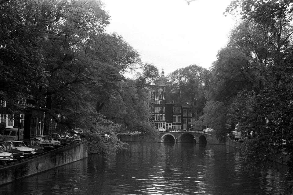 Grachten met en zonder woonboten, Amsterdam, Bestanddeelnr 924-9971