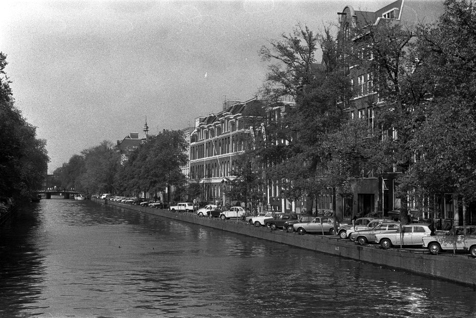 Grachten met en zonder woonboten, Amsterdam, Bestanddeelnr 924-9965