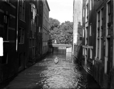 Grachtentocht door Amsterdam, Bestanddeelnr 904-1914