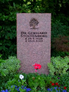 Grabstein Gerdhard Stoltenberg