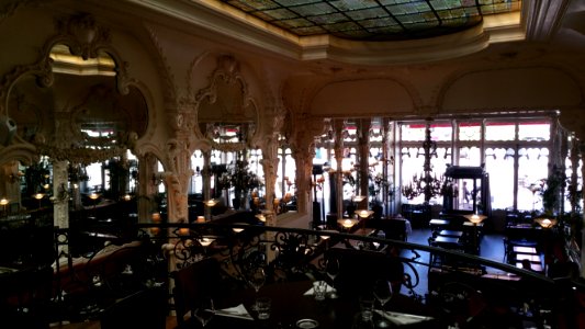 Grand café de Moulins salle du rez-de-chaussée vue depuis la mezzanine 