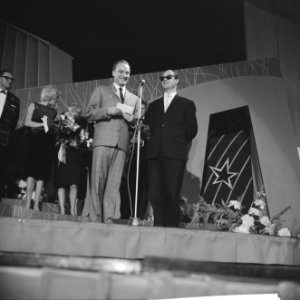 Grand Gala du Disque , Wim Sonneveld met Jules de Korte, Bestanddeelnr 914-3549